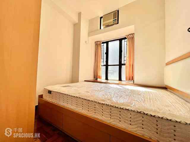 Wan Chai - Tai Yuen Court 04
