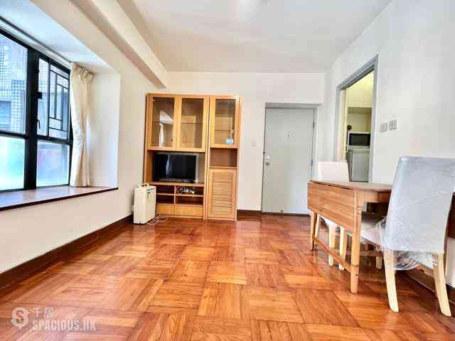 Wan Chai - Tai Yuen Court 02