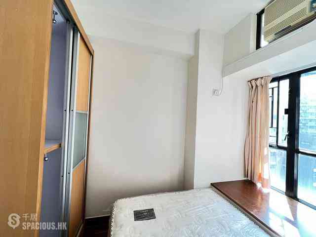 Wan Chai - Tai Yuen Court 03