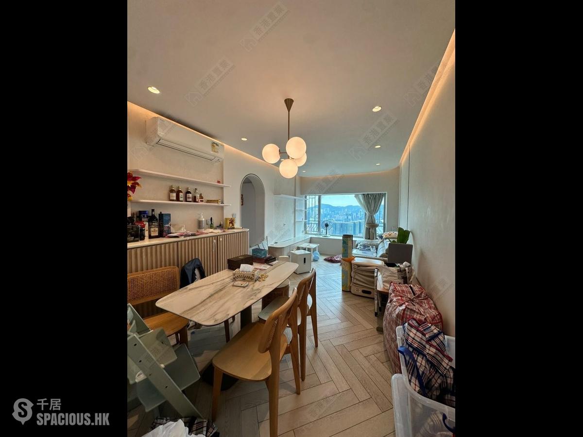 West Kowloon - Sorrento Phase 1 Block 6 01