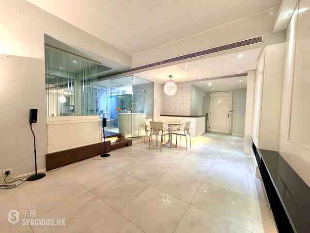 Wan Chai - Convention Plaza Apartments 02