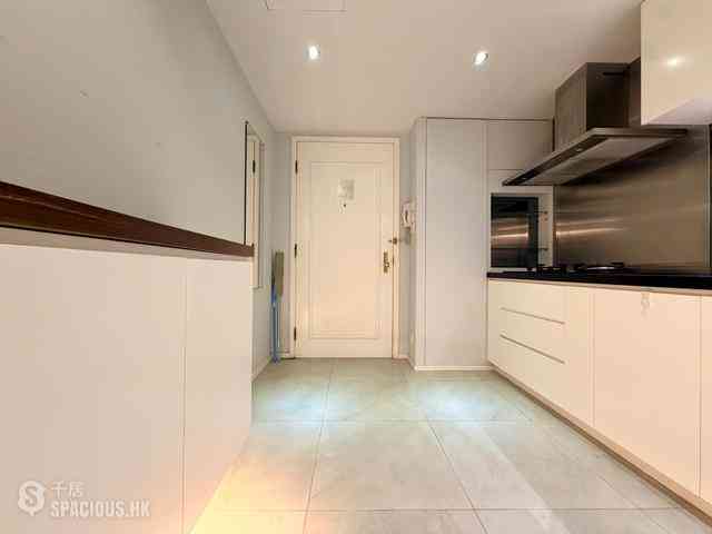 Wan Chai - Convention Plaza Apartments 03
