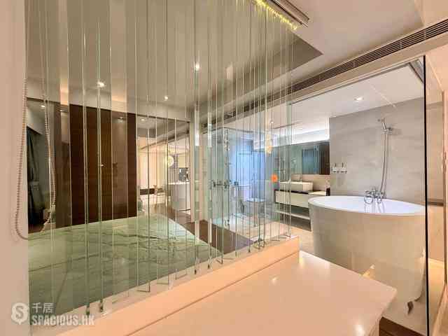 Wan Chai - Convention Plaza Apartments 06