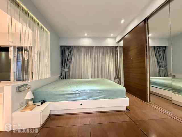 Wan Chai - Convention Plaza Apartments 07