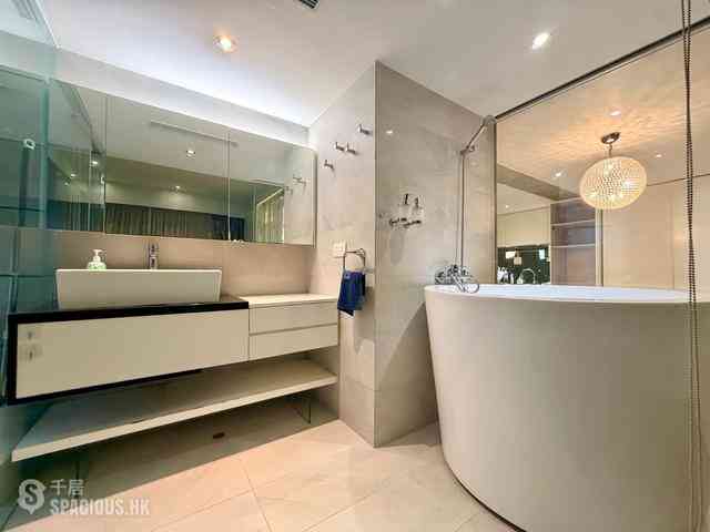 Wan Chai - Convention Plaza Apartments 09