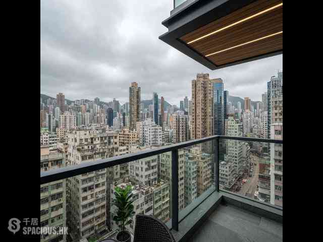 Happy Valley - The Aster (Resiglow) 02