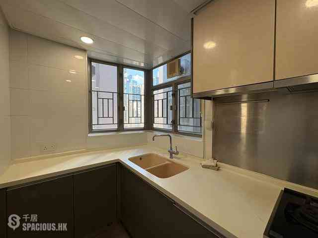 Sai Ying Pun - Island Crest Block 1 08