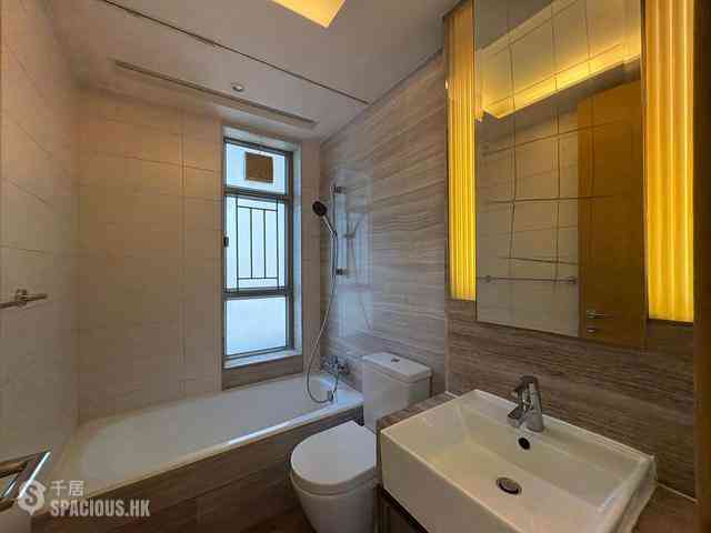 Sai Ying Pun - Island Crest Block 1 14
