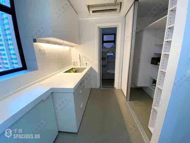 West Kowloon - The Arch Sky Tower (Block 1) 03