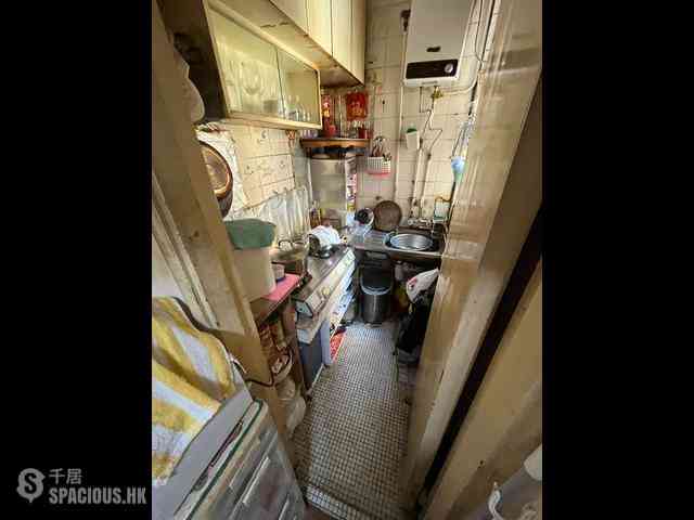 Sai Ying Pun - Kam Kwan Building 04