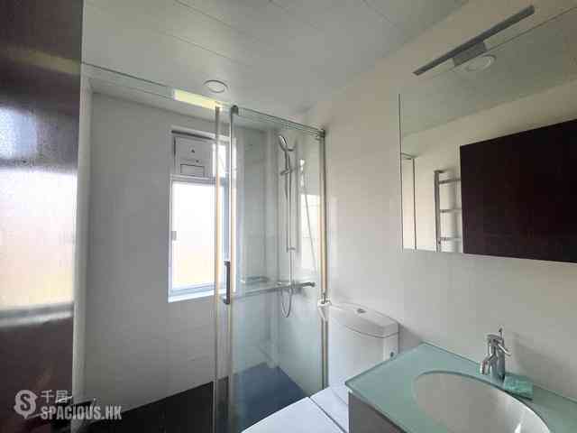 Mid Levels Central - Mackenny Court 04