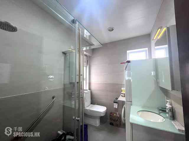 Mid Levels Central - Mackenny Court 08