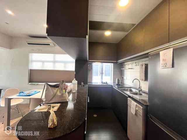 Mid Levels Central - Mackenny Court 09