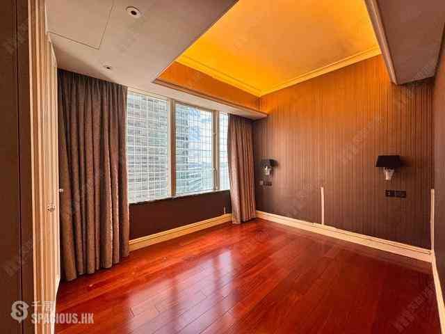Wan Chai - Convention Plaza Apartments 07