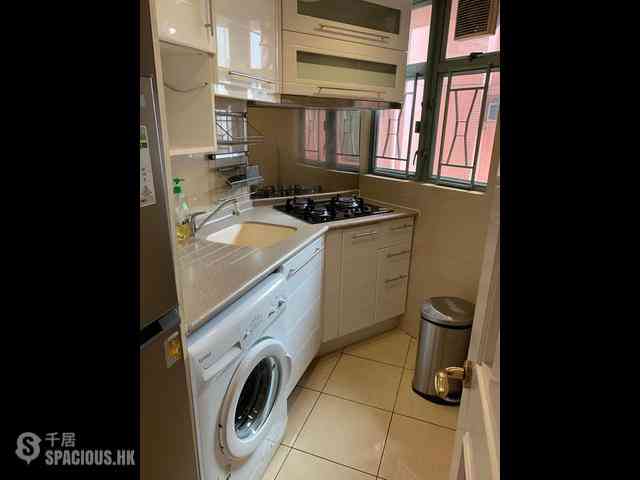 Sheung Wan - Queen's Terrace Block 3 07