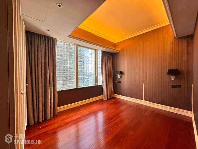 Wan Chai - Convention Plaza Apartments 06