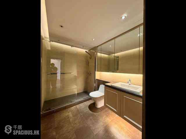 Wan Chai - Convention Plaza Apartments 08