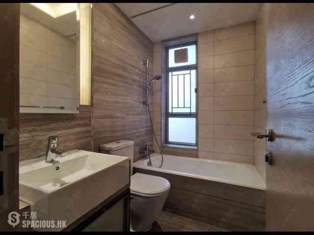 Sai Ying Pun - Island Crest Block 1 03