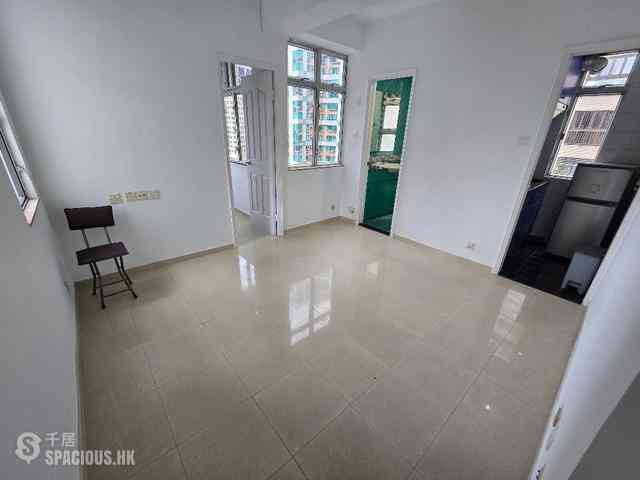 Wan Chai - Vincent Mansion 06