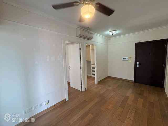 Soho - Centrestage 02