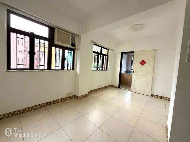 Sai Ying Pun - Good Times Building 02
