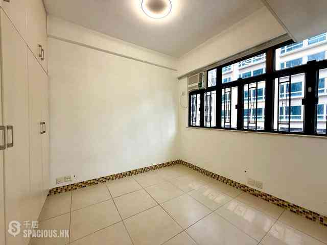 Sai Ying Pun - Good Times Building 05