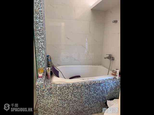 Mid Levels Central - Robinson Heights Block 3 06