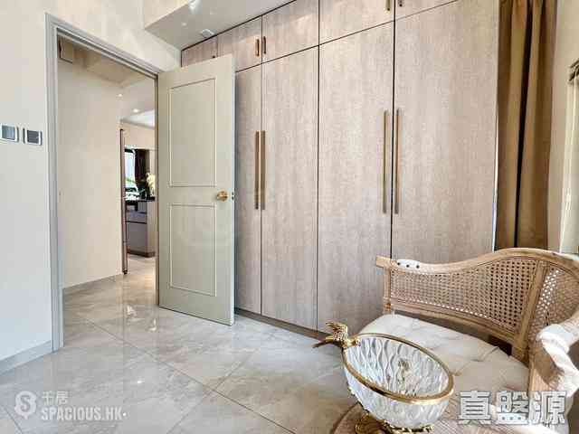 Mid Levels Central - Robinson Heights Block 1 06