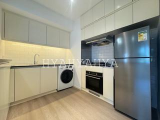 Soho - Caravan Court 05