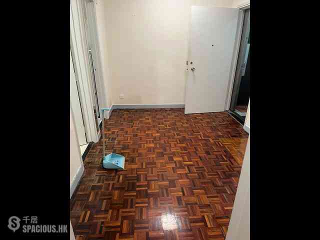 Tai Hang - Dragon Centre 06