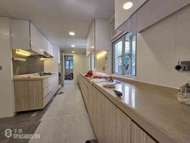 Pok Fu Lam - Baguio Villa Block 31 05