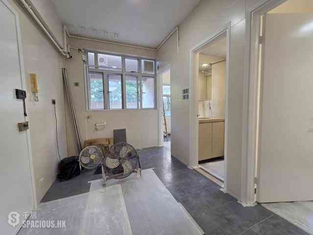 Pok Fu Lam - Baguio Villa Block 31 07