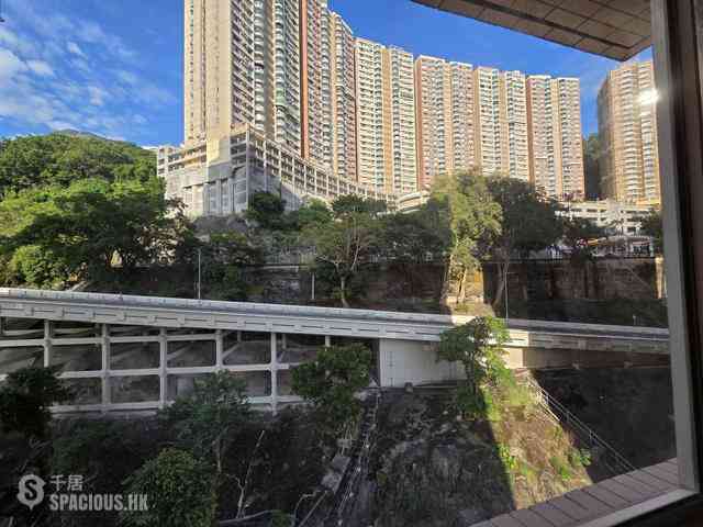 Pok Fu Lam - Baguio Villa Block 31 17