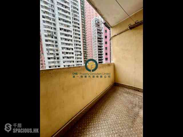 Mid Levels West - Hing Wah Mansions 03