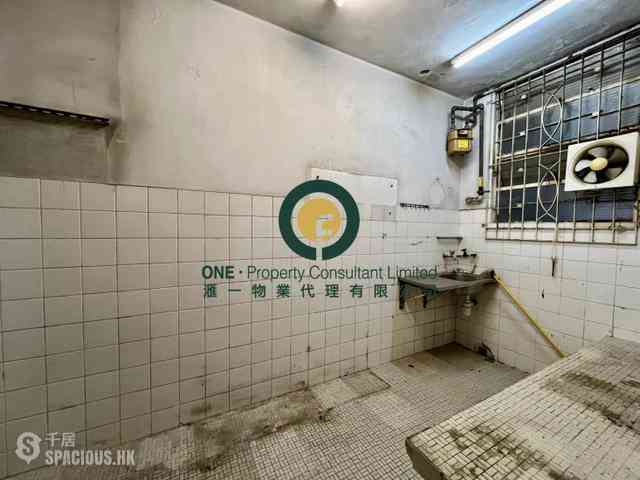 Mid Levels West - Hing Wah Mansions 05