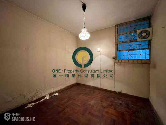 Mid Levels West - Hing Wah Mansions 10