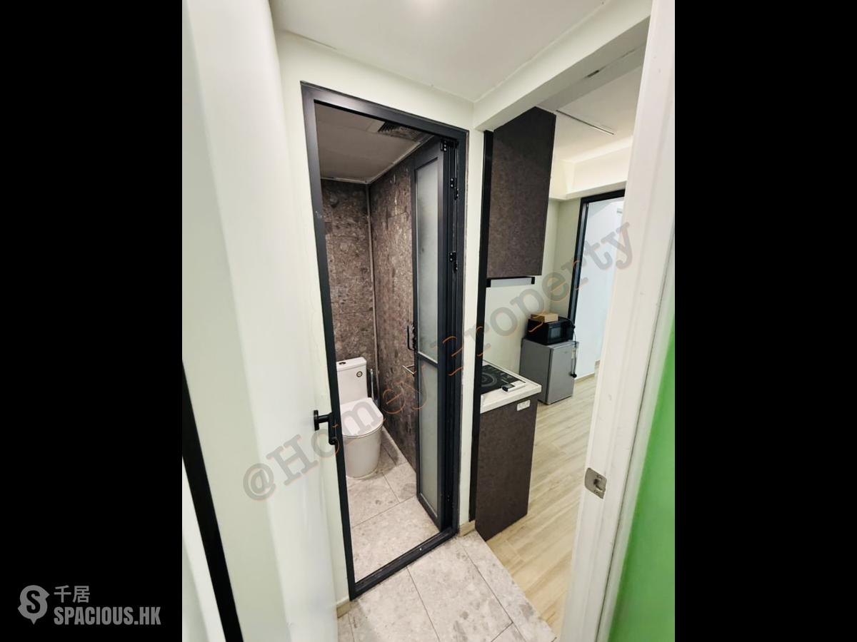 Sheung Wan - 114, Des Voeux Road West 01