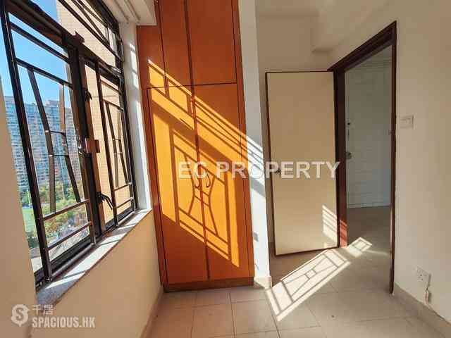 Yau Ma Tei - Wylie Court 17