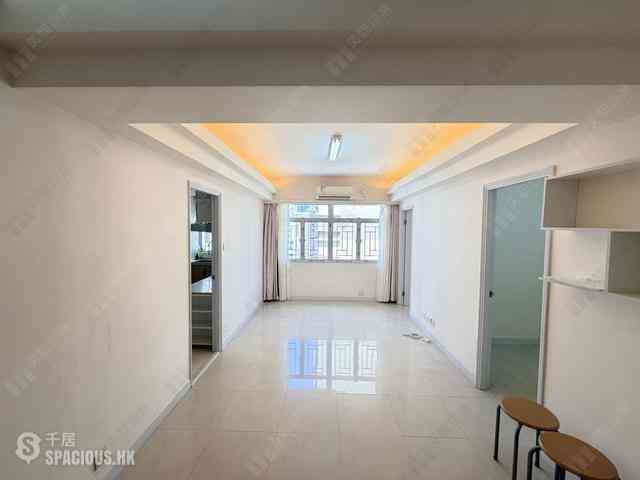 Wan Chai - Yue King Building 01