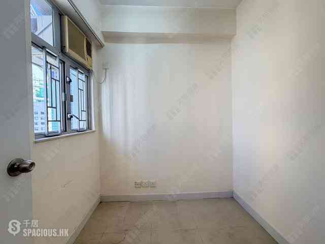 Wan Chai - Yue King Building 09