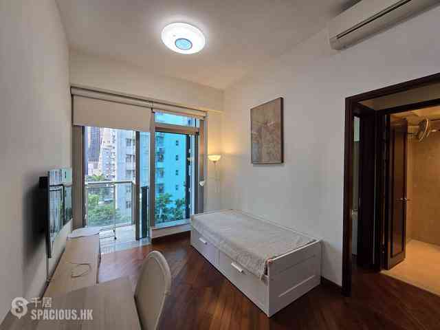 Wan Chai - The Avenue 01