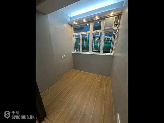 Mong Kok - Lee Hing Building 03
