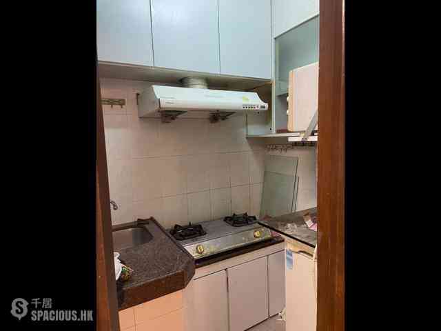 Sai Ying Pun - Tung Cheung Building 06