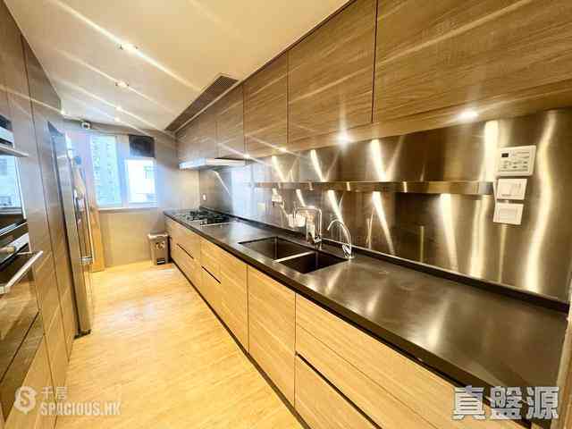 Braemar Hill - Hilltop Mansion 07