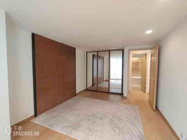 Wan Chai - Convention Plaza Apartments 04