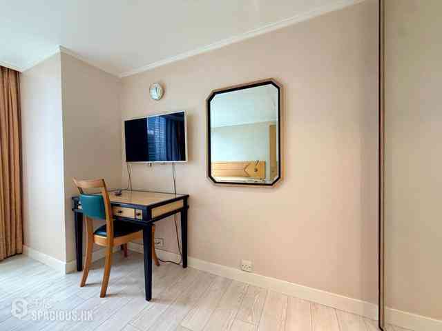 Wan Chai - Convention Plaza Apartments 04