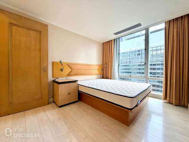 Wan Chai - Convention Plaza Apartments 01