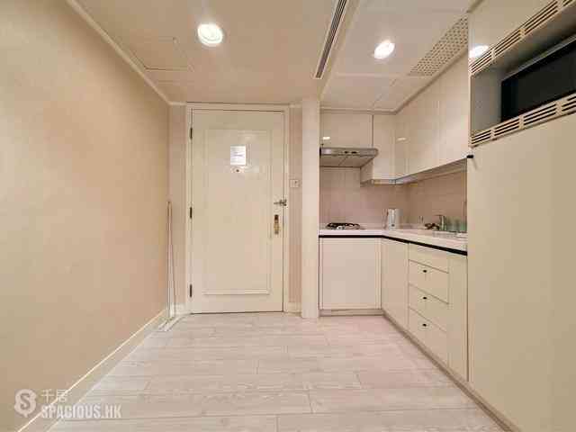 Wan Chai - Convention Plaza Apartments 06