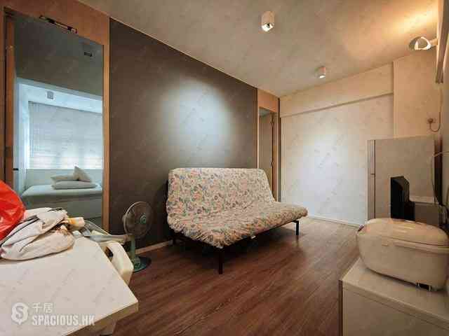Wan Chai - Hip Sang Building 04