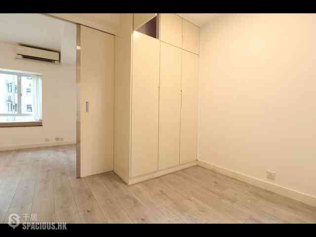 Mid Levels Central - Maxluck Court 05